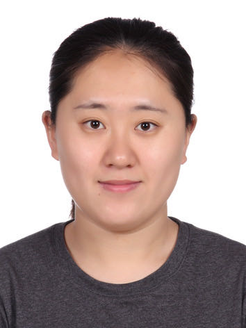 小孩在微笑描述已自动生成